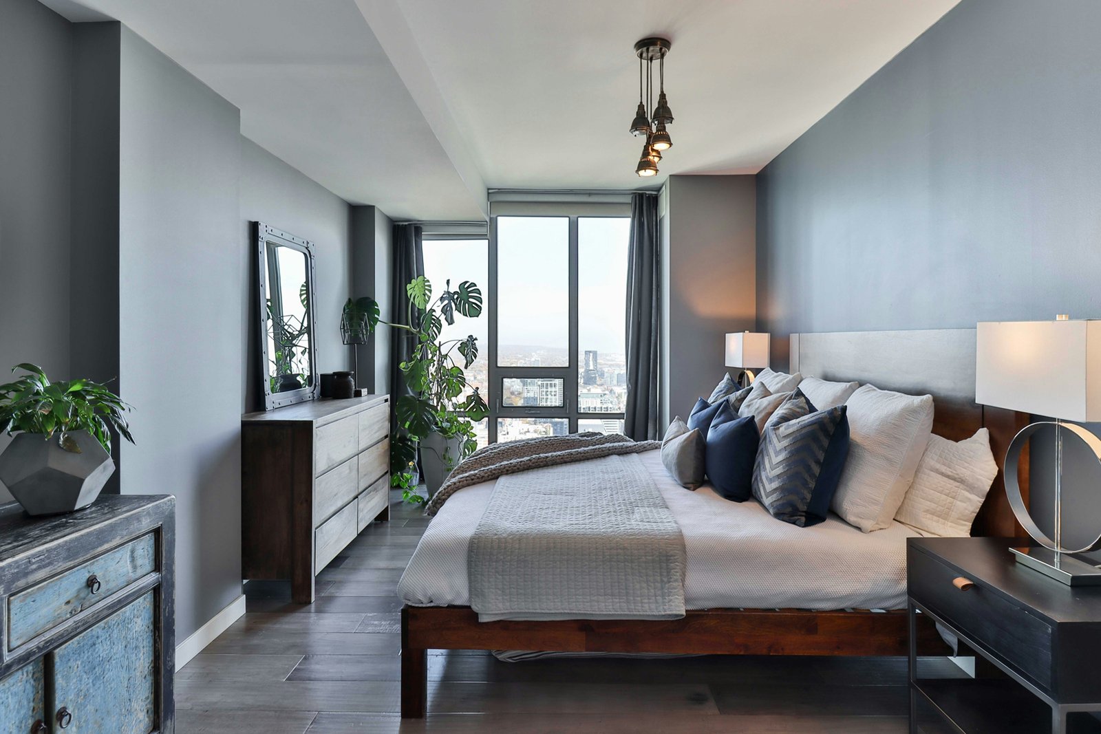 Bettgestell mit freigelegtem Lattenrost