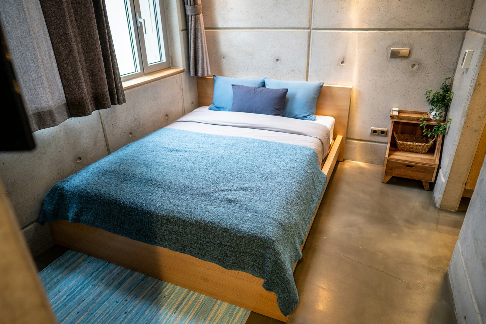 Lattenrost aus Holz im Bett